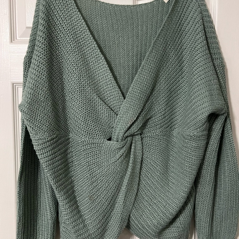 Circle T Women's V-Neck Sweater in Soft Green
